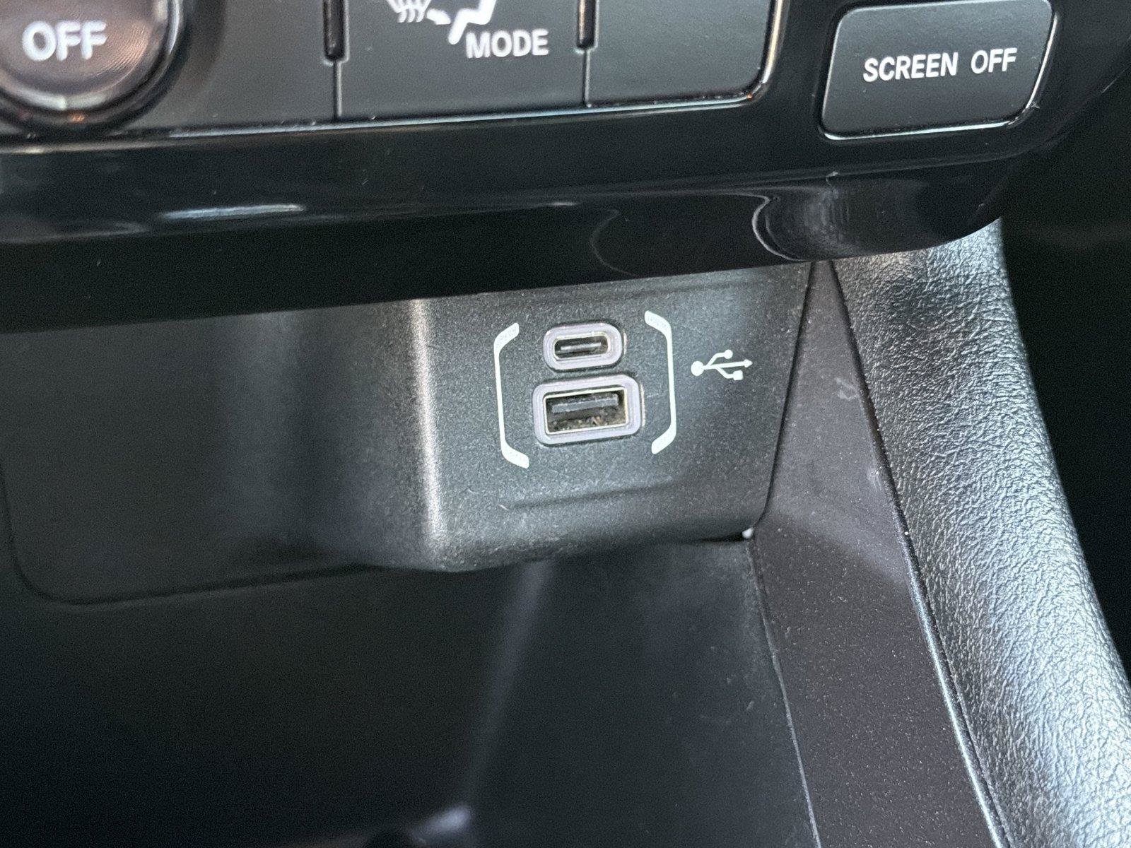 Used 2024 Jeep Compass Latitude AWD/4WD image 29