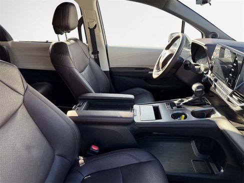 Certified 2021 Toyota Sienna Platinum image 30