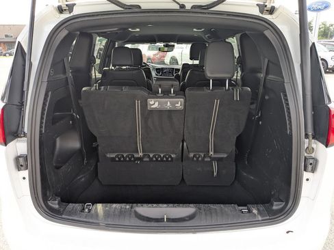 Used 2020 Chrysler Pacifica Touring-L Plus FWD image 19