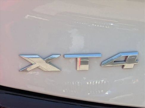 Used 2024 Cadillac XT4 Luxury w/ Cold Weather Package FWD image 18