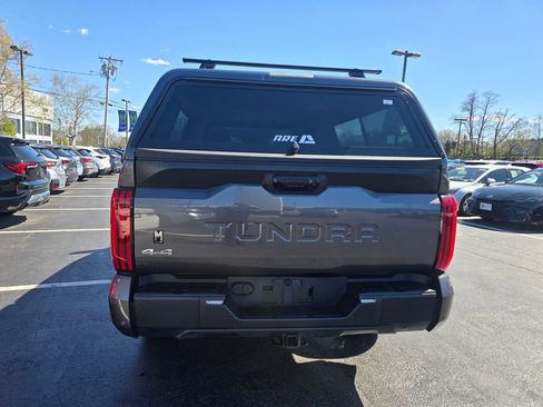 Used 2022 Toyota Tundra SR5 w/ SR5 Convenience Package AWD/4WD image 6