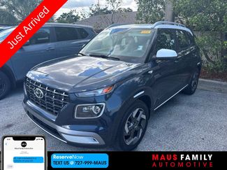Used 2023 Hyundai Venue Limited FWD video 1