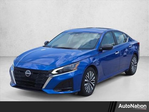 Used 2025 Nissan Altima 2.5 SV image 1