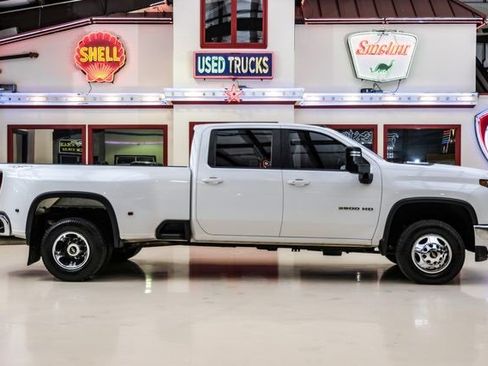 Used 2022 Chevrolet Silverado 3500 LT w/ Convenience Package image 10