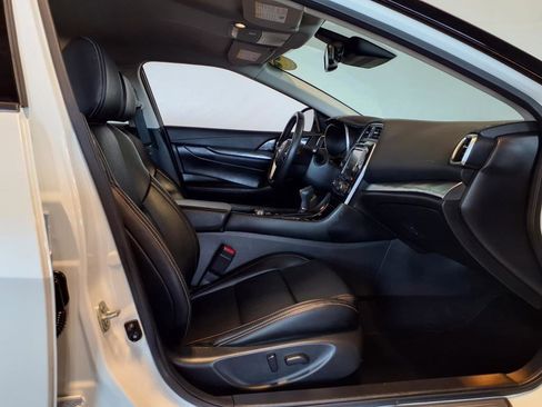 Used 2023 Nissan Maxima SV image 10