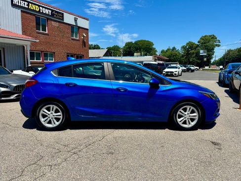 Used 2017 Chevrolet Cruze LT w/ Convenience Package FWD image 4