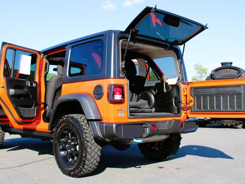 Used 2023 Jeep Wrangler Unlimited w/ Cold Weather Group AWD/4WD image 16
