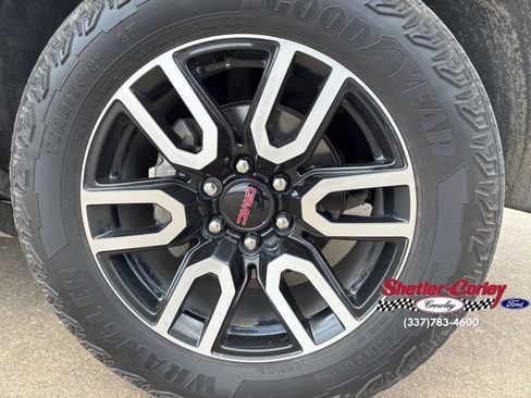 Used 2023 GMC Yukon XL AT4 w/ AT4 Premium Plus Package AWD/4WD image 2