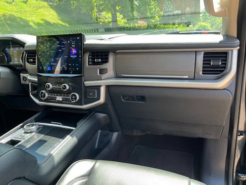 Used 2022 Ford Expedition XLT RWD image 34