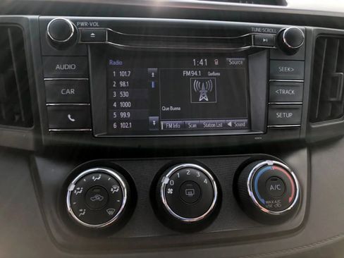 Used 2018 Toyota RAV4 LE w/ Carpet Mat Package AWD/4WD image 20