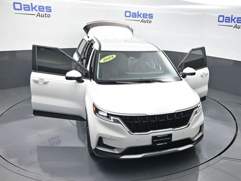Used 2024 Kia Carnival EX image 59