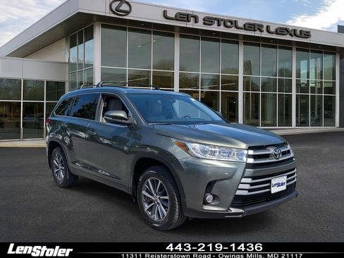 Used 2019 Toyota Highlander XLE AWD/4WD image 1