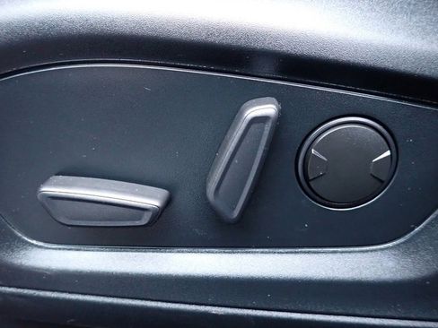 Certified 2022 Ford Explorer XLT w/ Equipment Group 202A image 24