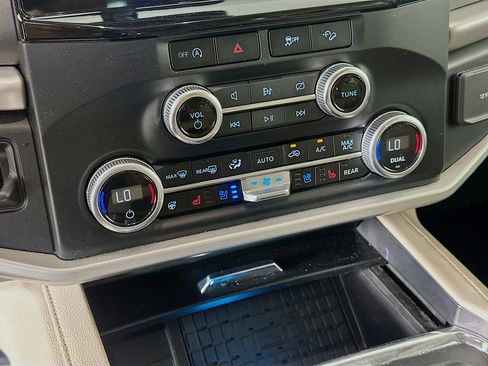 Used 2024 Ford Expedition Max XLT image 24