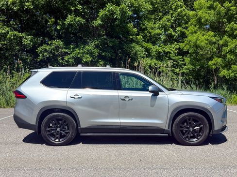 Used 2024 Toyota Grand Highlander AWD Hybrid image 8