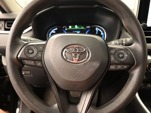 Used 2025 Toyota RAV4 XLE image 11