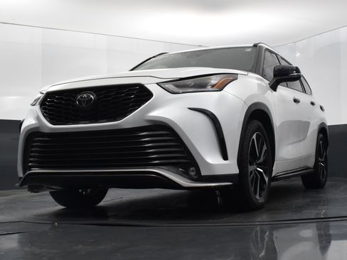 Used 2022 Toyota Highlander XSE image 38