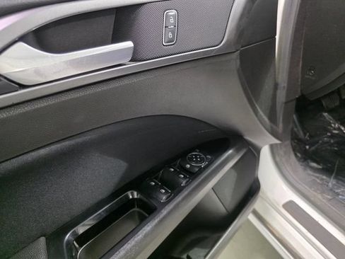 Used 2016 Ford Fusion SE FWD image 10