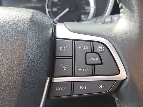 Used 2023 Toyota Highlander XSE image 28