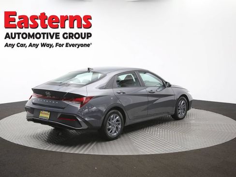 Used 2024 Hyundai Elantra SEL FWD image 39