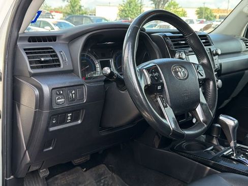Used 2018 Toyota 4Runner TRD Off-Road Premium AWD/4WD image 13