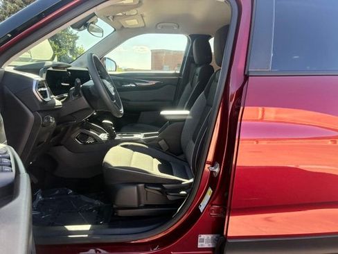 Used 2025 Chevrolet TrailBlazer LT AWD/4WD image 11