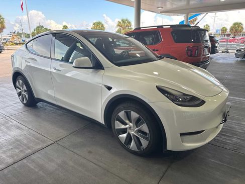 Used 2023 Tesla Model Y Long Range AWD/4WD image 2
