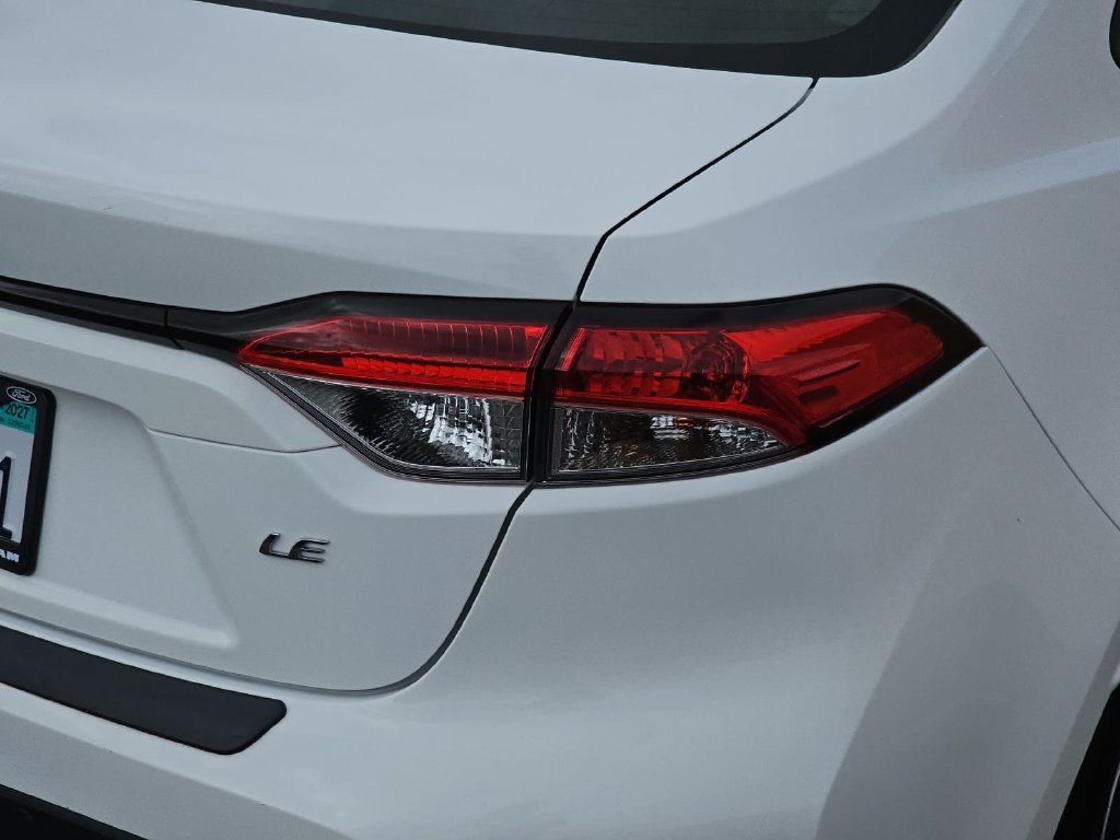 Used 2022 Toyota Corolla LE w/ Carpet Mat Package (TMS) FWD image 39