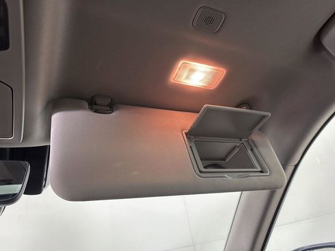 Used 2024 Toyota Highlander Platinum image 32