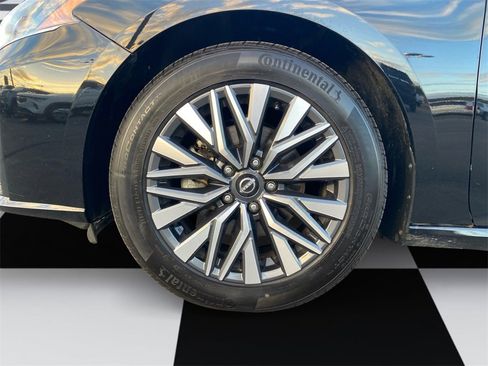Used 2024 Nissan Altima 2.5 SV image 14