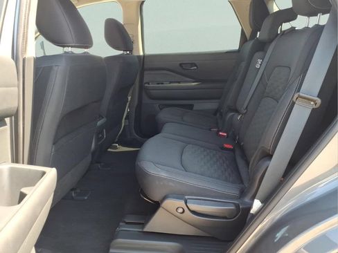 Used 2024 Nissan Pathfinder SV FWD image 14