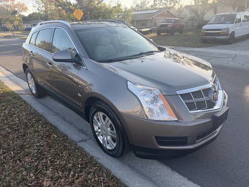Used 2011 Cadillac SRX Luxury image 1
