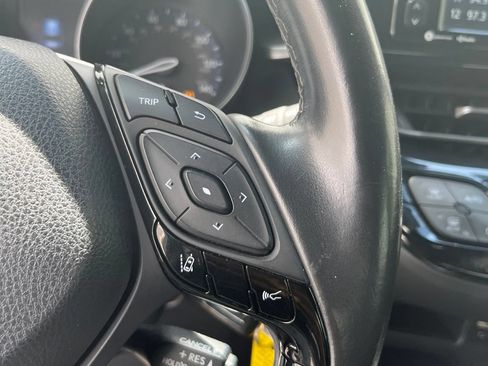 Used 2018 Toyota C-HR XLE FWD image 20