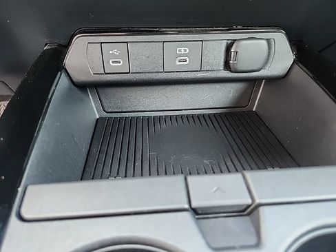 Used 2024 Toyota Prius Prime FWD image 20
