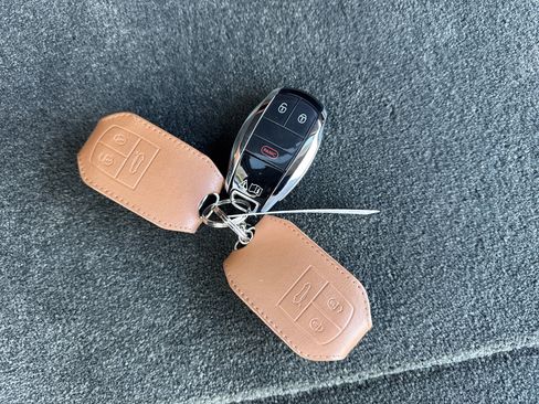 Used 2022 Bentley Bentayga image 29