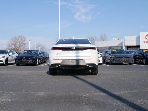 Used 2026 Toyota Crown XLE image 5