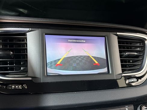 Used 2023 Chrysler Voyager LX FWD image 23
