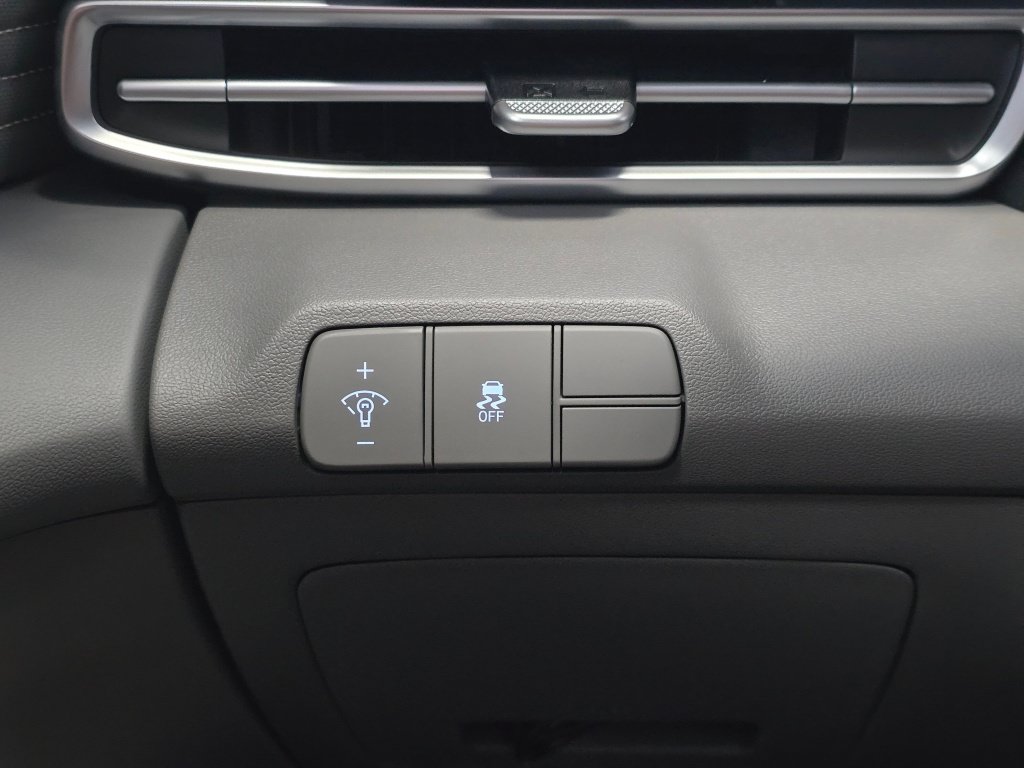 New 2026 Hyundai Elantra Sport FWD image 20