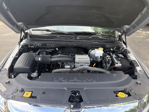 Used 2024 RAM 1500 Laramie AWD/4WD image 33