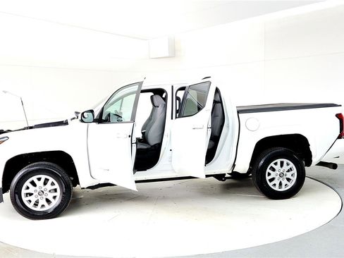 Certified 2025 Toyota Tacoma SR5 image 10