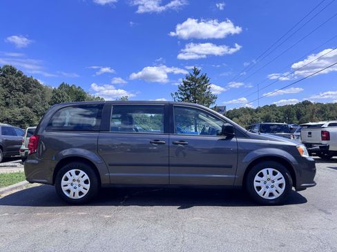 Used 2015 Dodge Grand Caravan American Value Package w/ UConnect Hands-Free Group FWD image 4