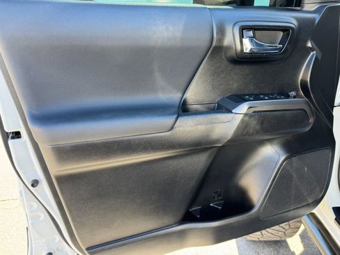 Used 2021 Toyota Tacoma TRD Sport w/ Technology Package image 22