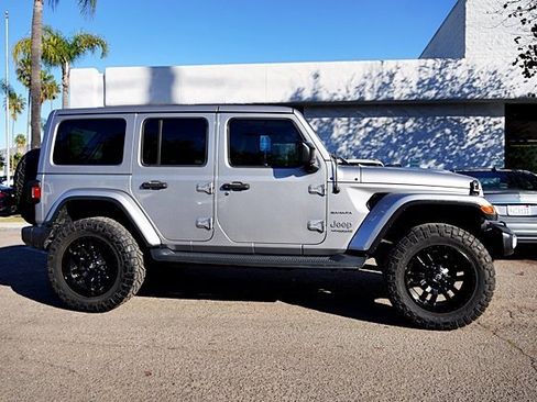 Used 2018 Jeep Wrangler Unlimited Sahara image 7