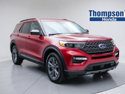 Used 2024 Ford Explorer XLT w/ Equipment Group 202A AWD/4WD image 1