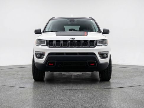 Used 2025 Jeep Compass Trailhawk AWD/4WD image 2