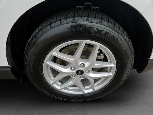 Used 2024 Ford Edge SEL image 33