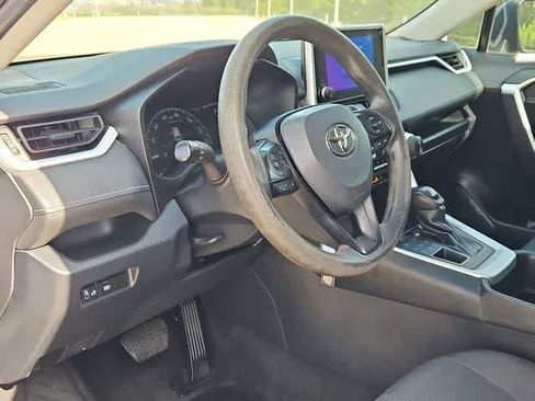 Used 2023 Toyota RAV4 LE AWD/4WD image 10