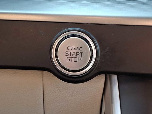 Used 2024 Kia Carnival LX FWD image 20