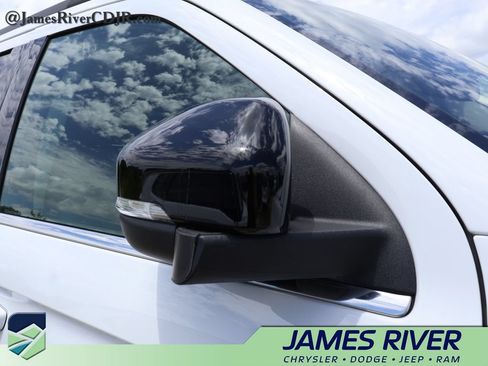 Used 2025 Ford Expedition Active AWD/4WD image 11