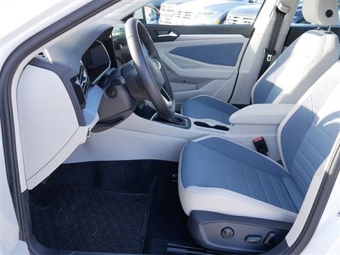 Certified 2025 Volkswagen Jetta SE image 13